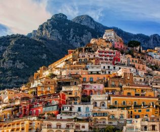 Νάπολη (από Πάφο): Αεροπορικά εισιτήρια με φόρους και διαμονή με πρωινό